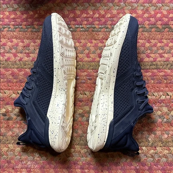 NEW IN BOX APL MENS TECHLOOM TRACER RUNNING SHOES NAVY